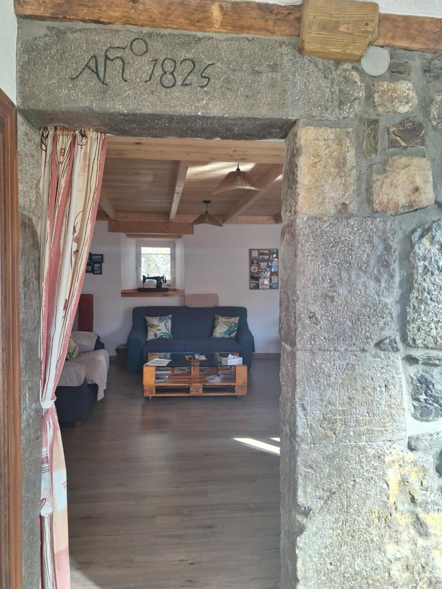 Turismo En Babia Bajo Los Nidos San Emiliano Room photo