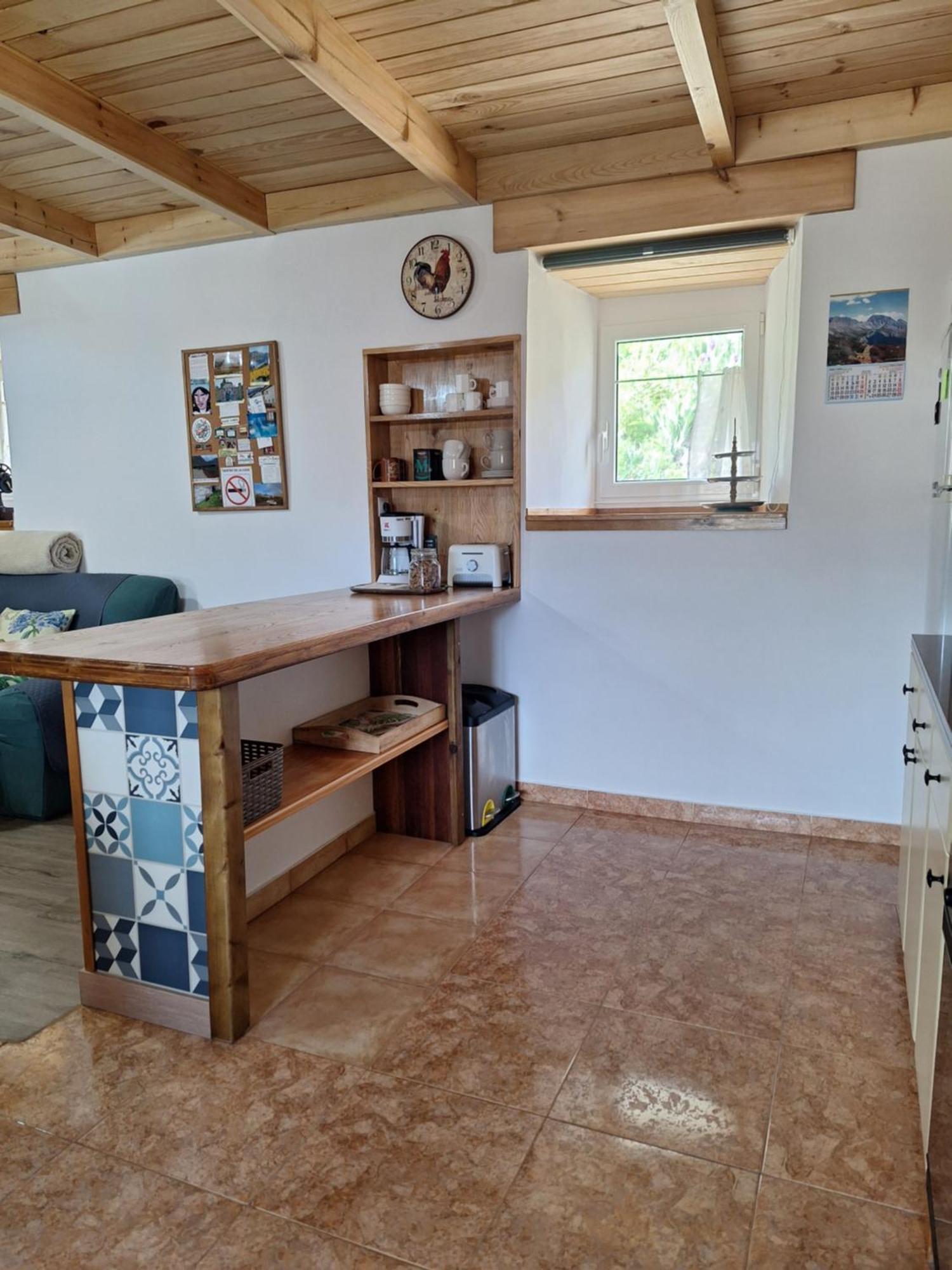 Turismo En Babia Bajo Los Nidos San Emiliano Room photo